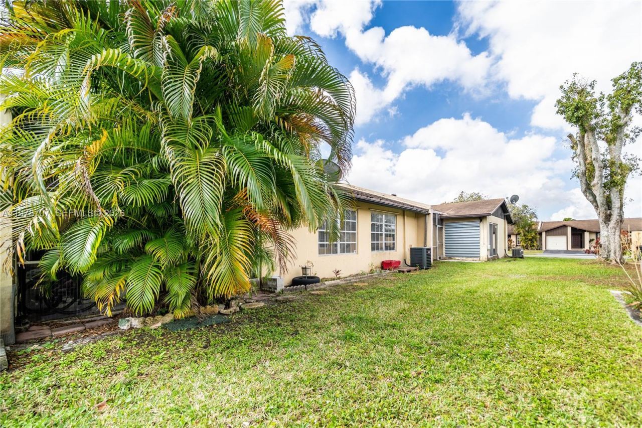 9341 E Fern Ln , Miramar, FL 33025 Photo