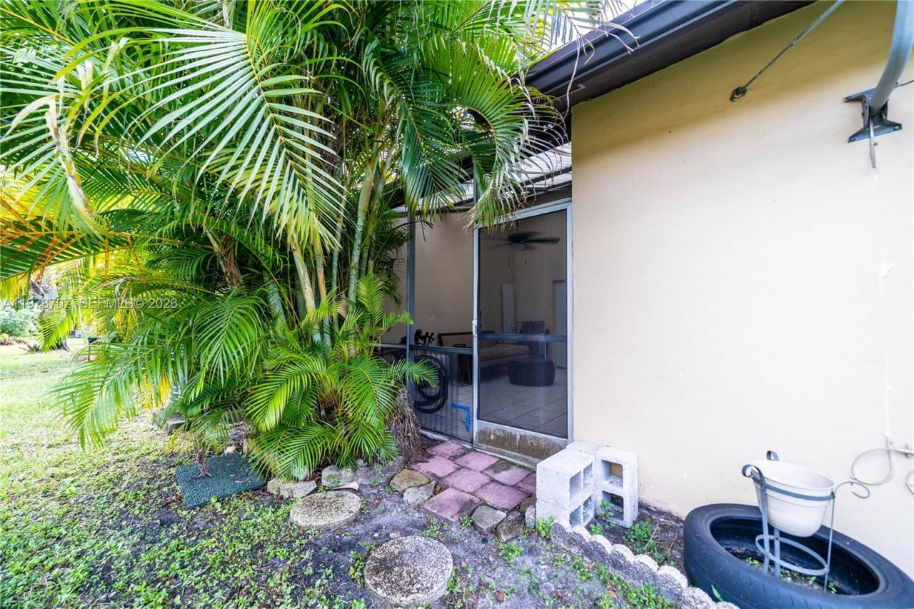 9341 E Fern Ln , Miramar, FL 33025 Photo