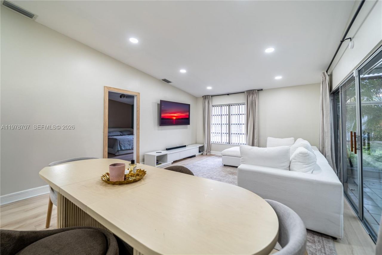 9341 E Fern Ln , Miramar, FL 33025 Photo