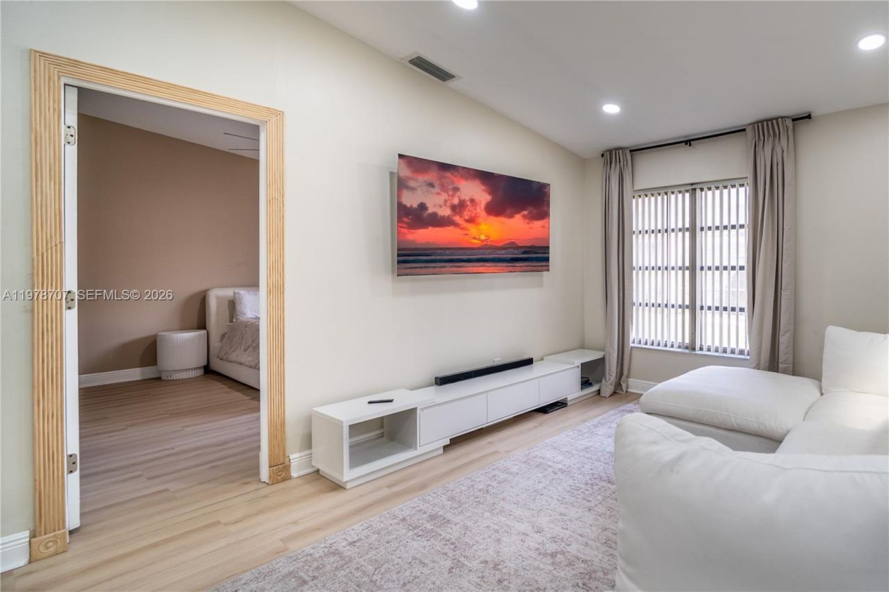 9341 E Fern Ln , Miramar, FL 33025 Photo