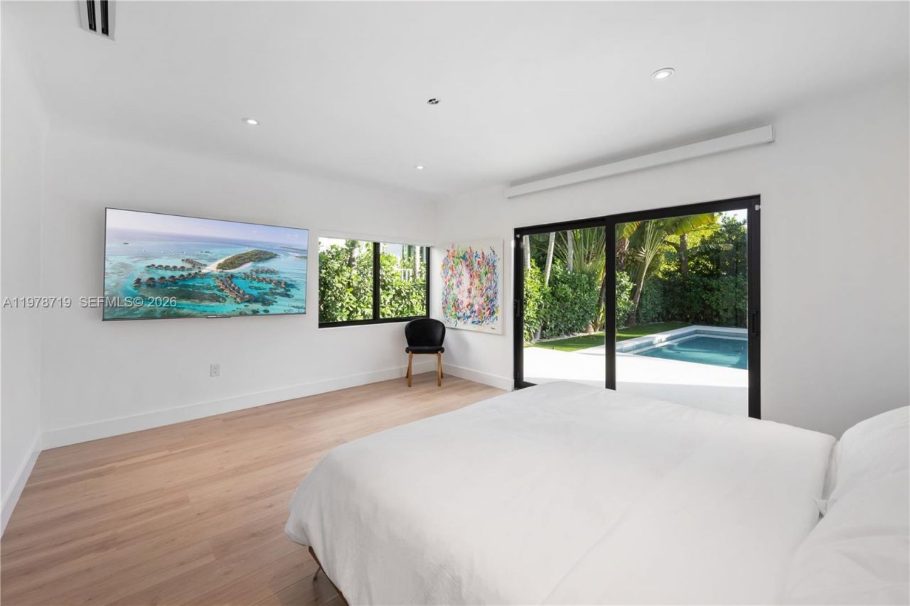 900 W 47th Ct , Miami Beach, FL 33140 Photo