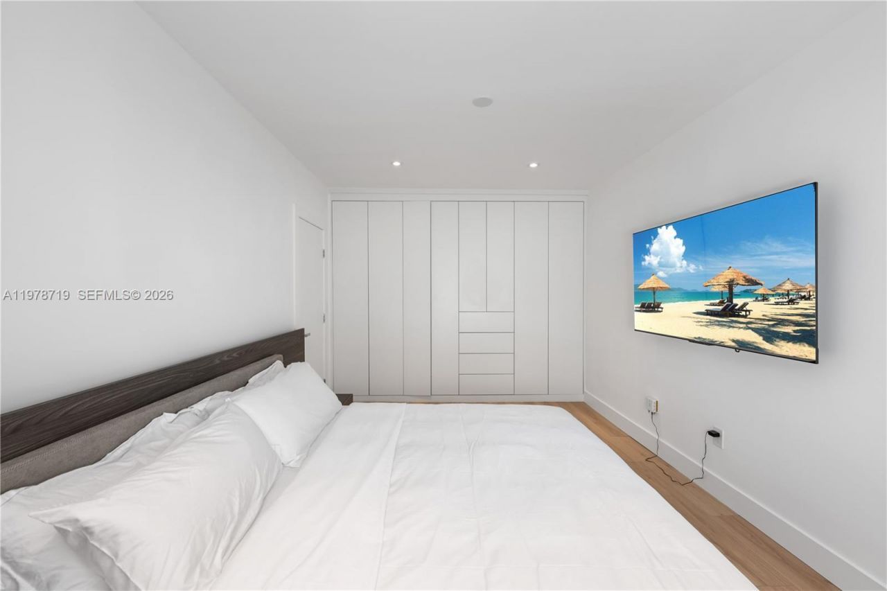 900 W 47th Ct , Miami Beach, FL 33140 Photo