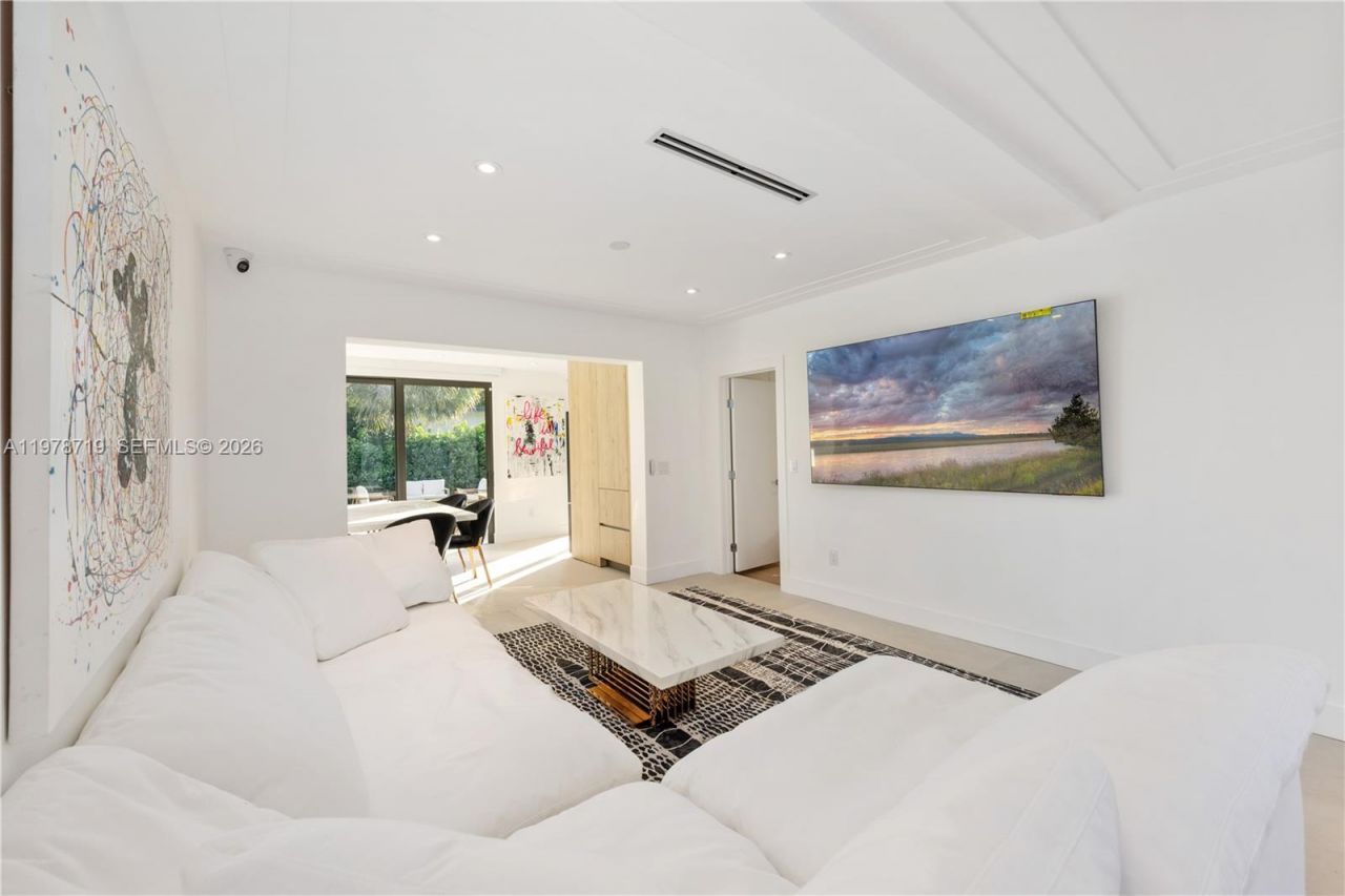 900 W 47th Ct , Miami Beach, FL 33140 Photo