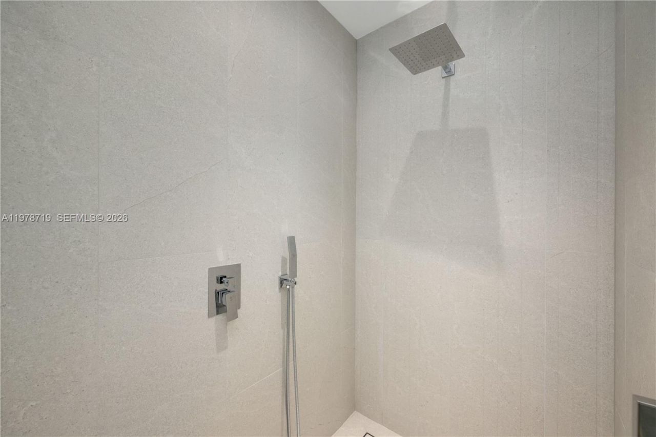 900 W 47th Ct , Miami Beach, FL 33140 Photo