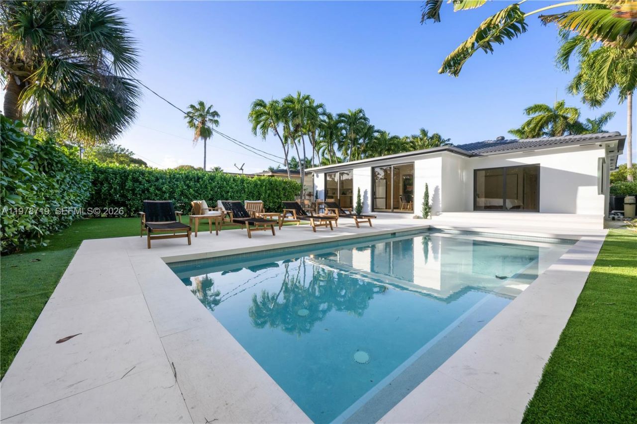 900 W 47th Ct , Miami Beach, FL 33140 Photo