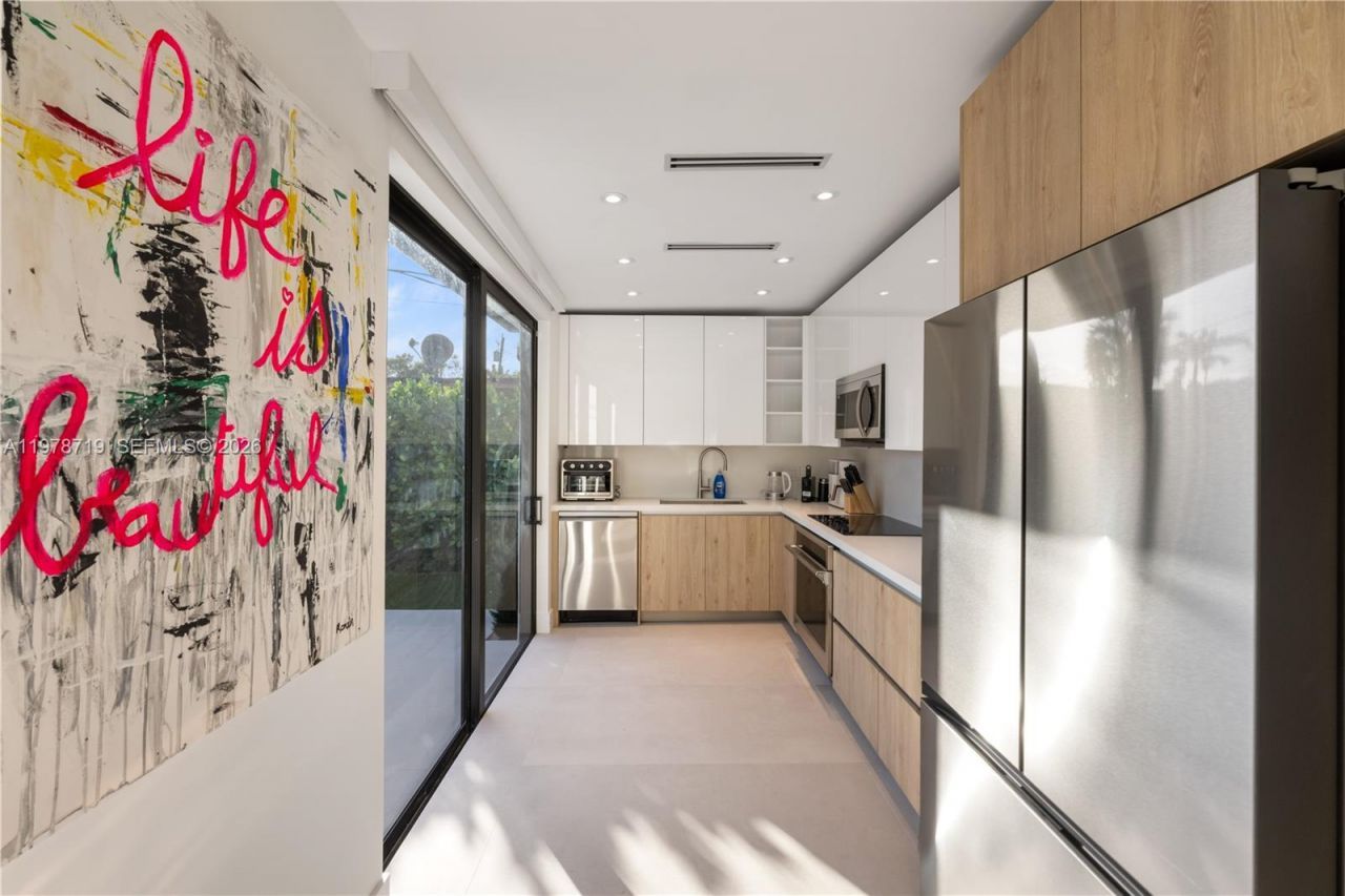 900 W 47th Ct , Miami Beach, FL 33140 Photo