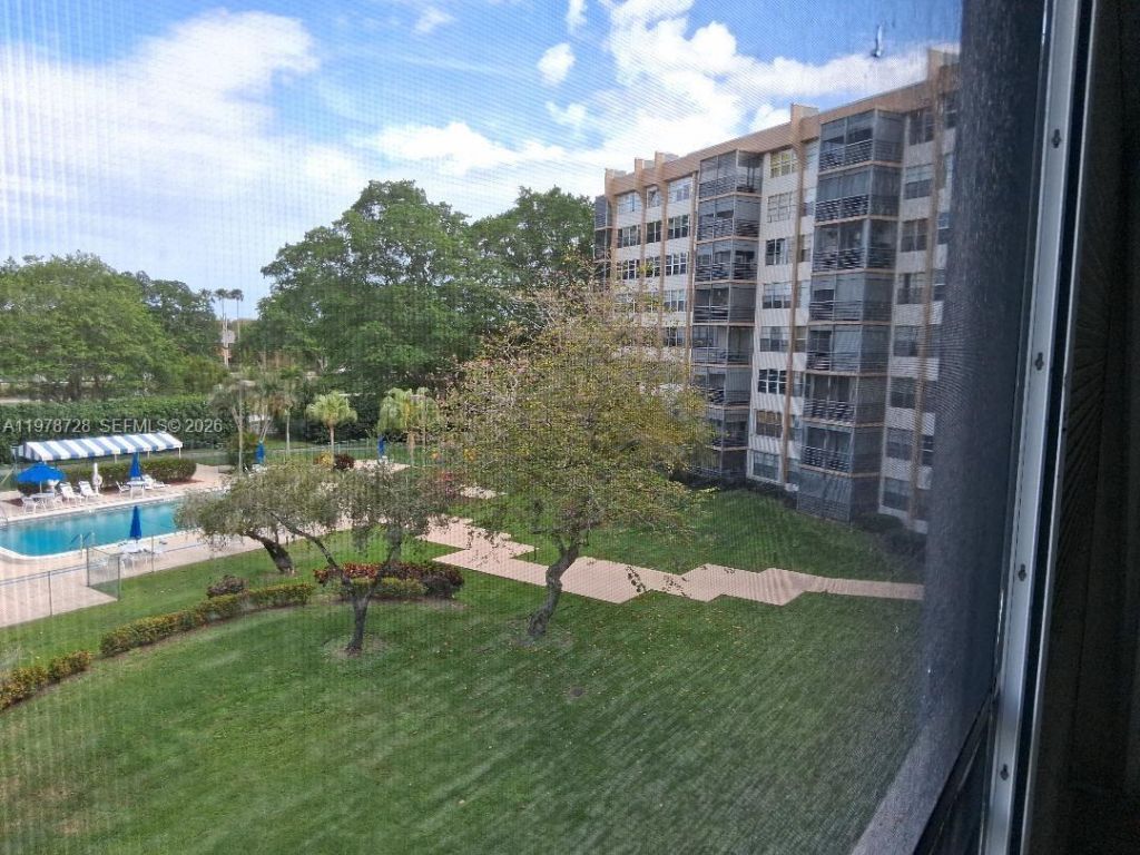 1300 St Charles Pl, Unit 419, Pembroke Pines, FL 33026 Photo