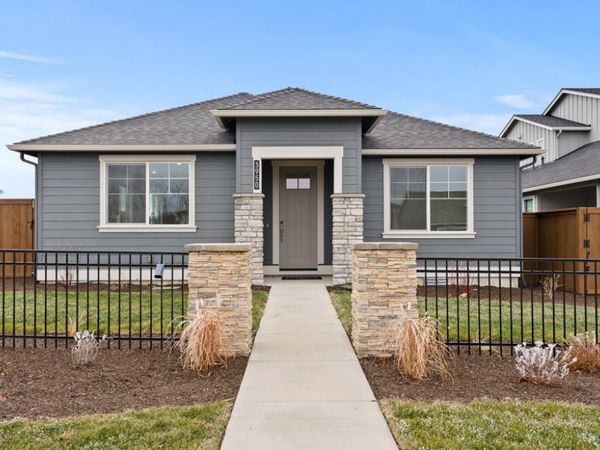 3809 NE Oakside Loop, Bend, OR 97701