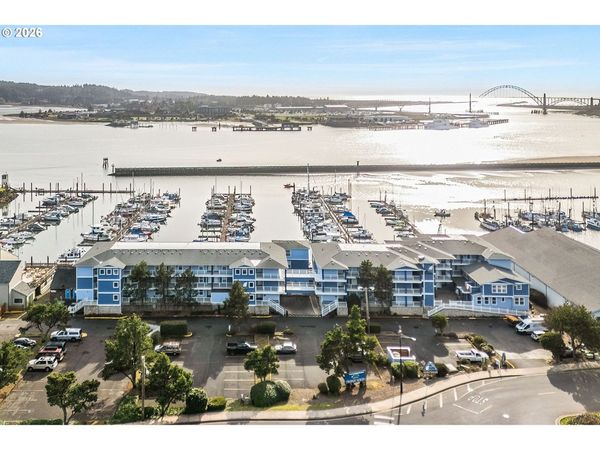 890 SE BAY BLVD, Unit 104, Newport, OR 97365