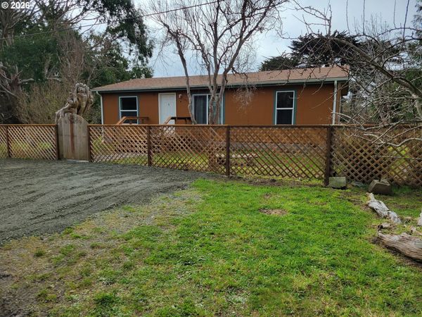 303 13TH SW ST, Bandon, OR 97411