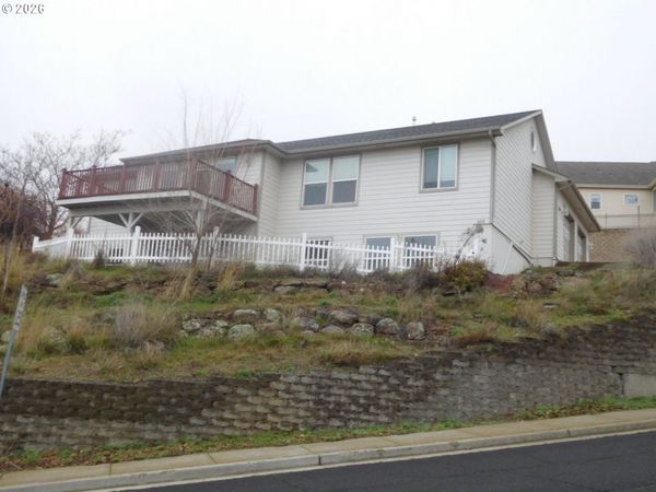 815 N MAIN ST, Pendleton, OR 97801