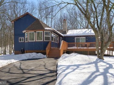 2206 CHATHAM COURT, BUSHKILL, PA 18324