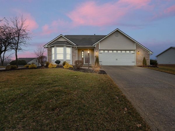 8907 Goshawk Lane, Fort Wayne, IN 46825