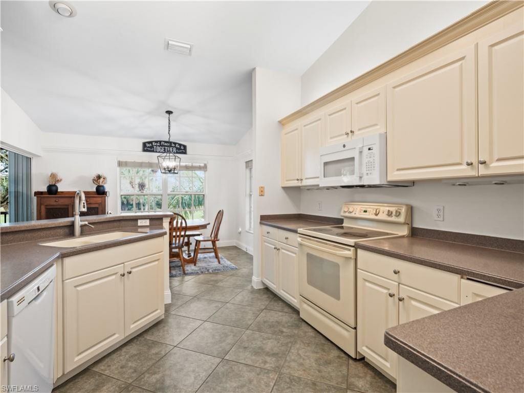 5908 Three Iron Dr, Unit 2204, Naples, FL 34110 Photo