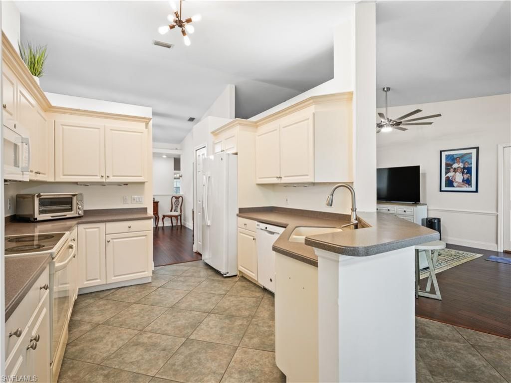 5908 Three Iron Dr, Unit 2204, Naples, FL 34110 Photo