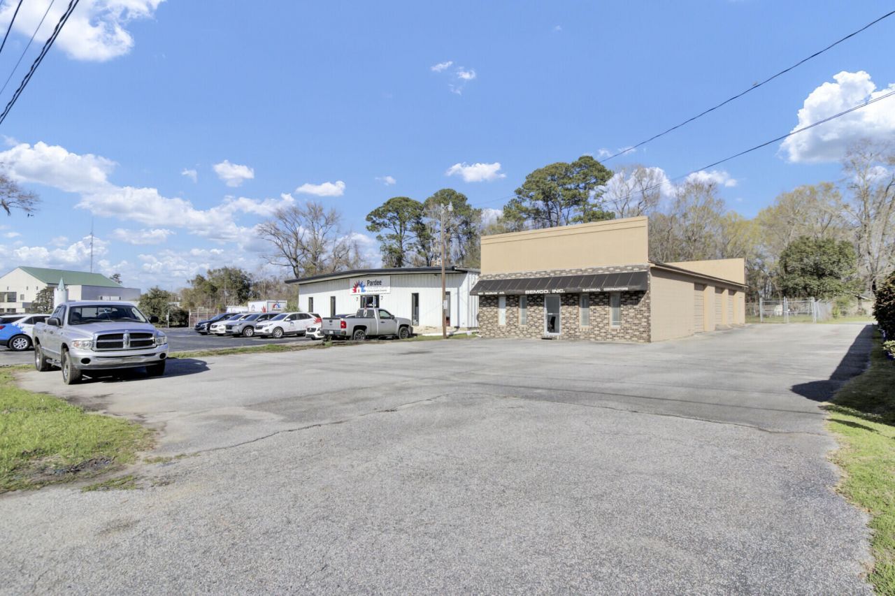 1950 Belgrade Avenue Photo 1