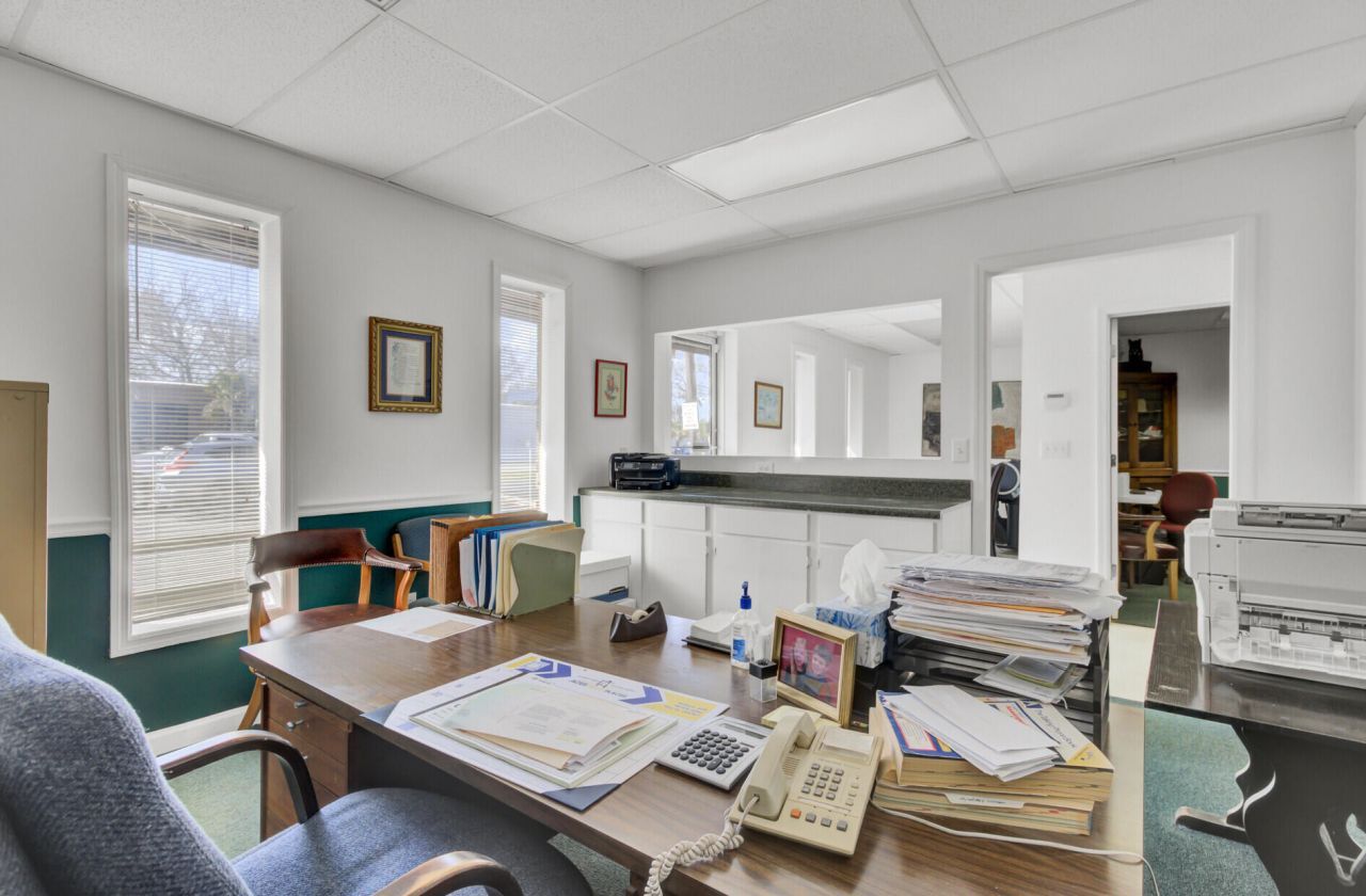 1950 Belgrade Avenue Photo 10