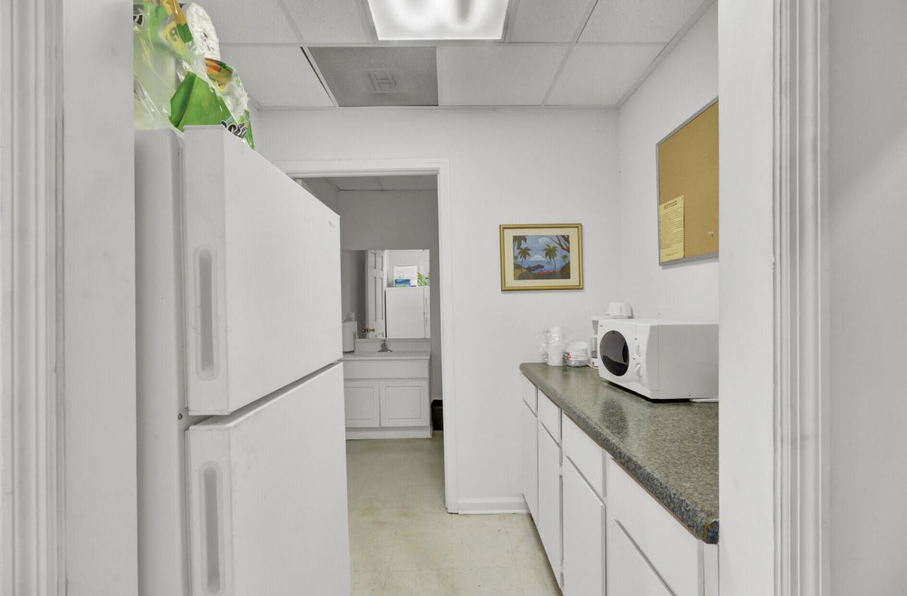 1950 Belgrade Avenue Photo 13