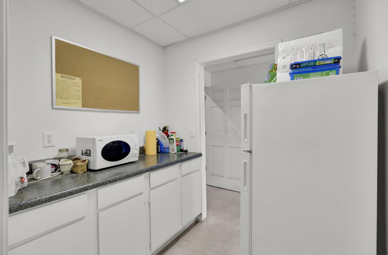 1950 Belgrade Avenue Photo 14