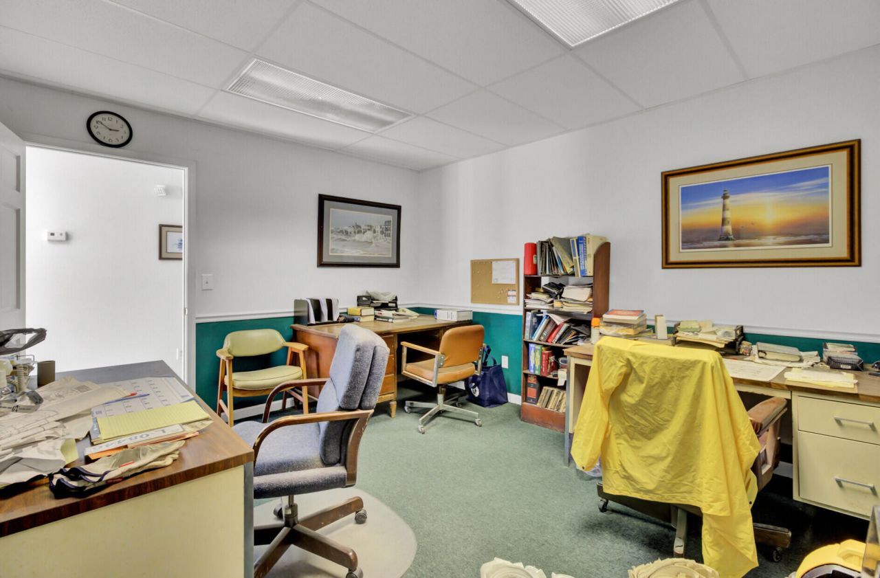 1950 Belgrade Avenue Photo 17