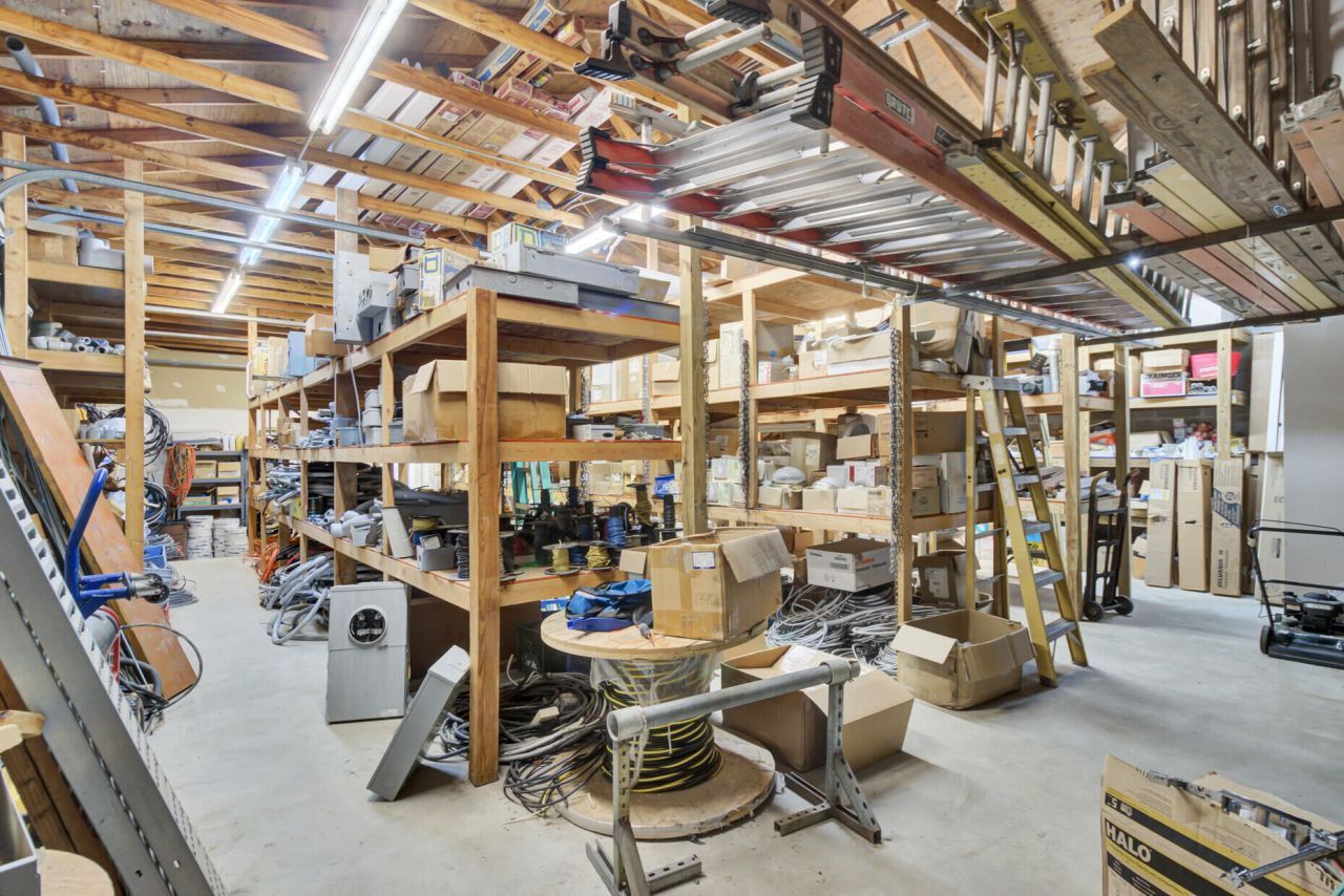 1950 Belgrade Avenue Photo 20