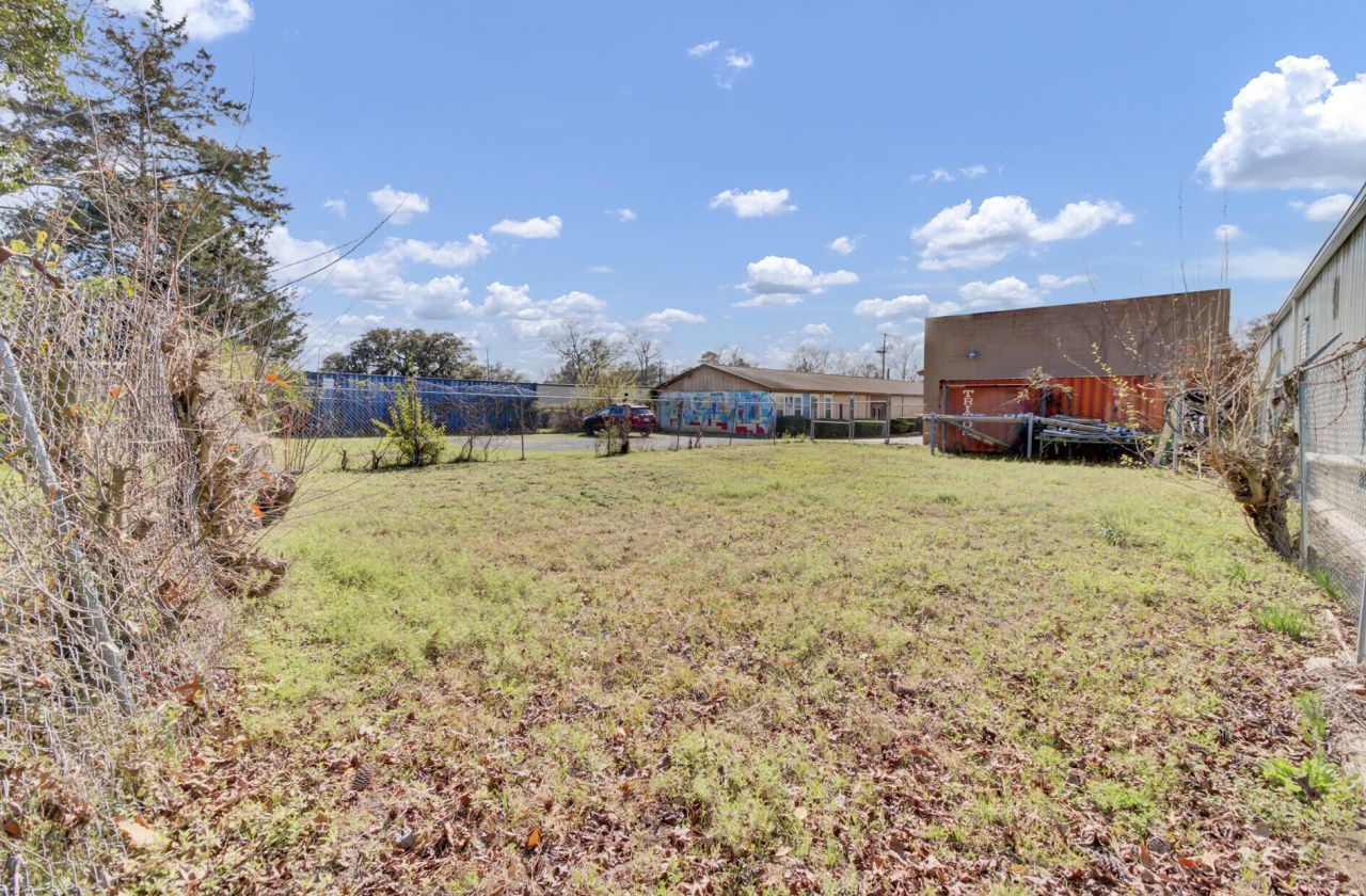 1950 Belgrade Avenue Photo 27