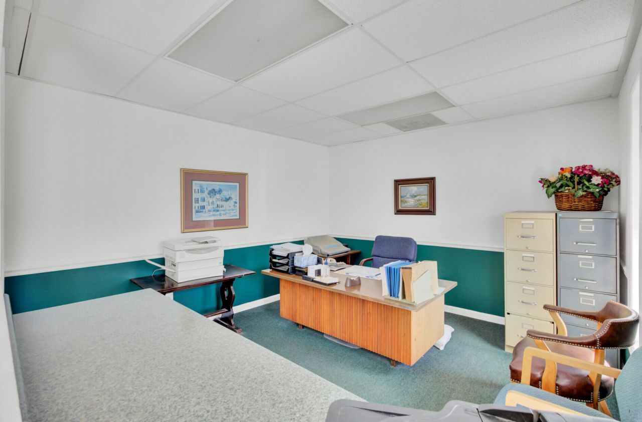 1950 Belgrade Avenue Photo 8