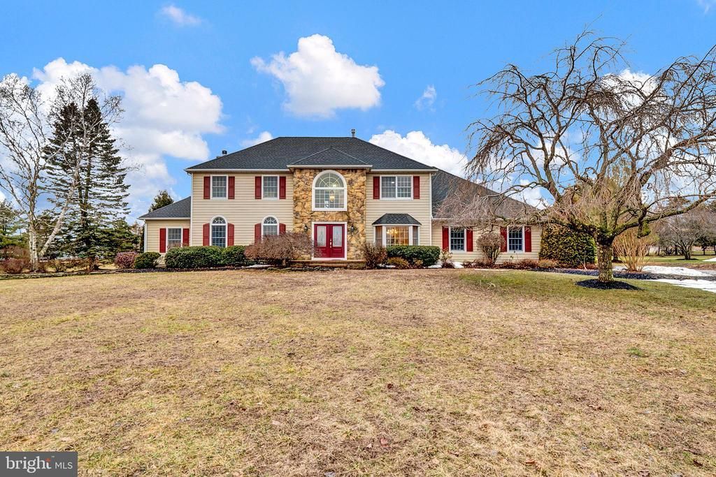 10 Madaket Lane, Pennington, NJ 08534 Main Photo