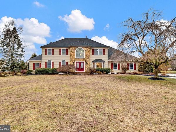 10 MADAKET LANE, PENNINGTON, NJ 08534