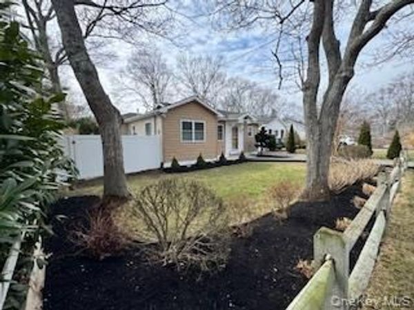 24 Woodridge Road, Hampton Bays, NY 11946