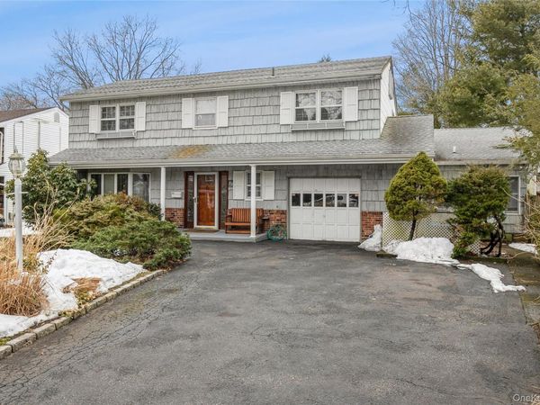 23 Dressler Road , Greenlawn, NY 11740