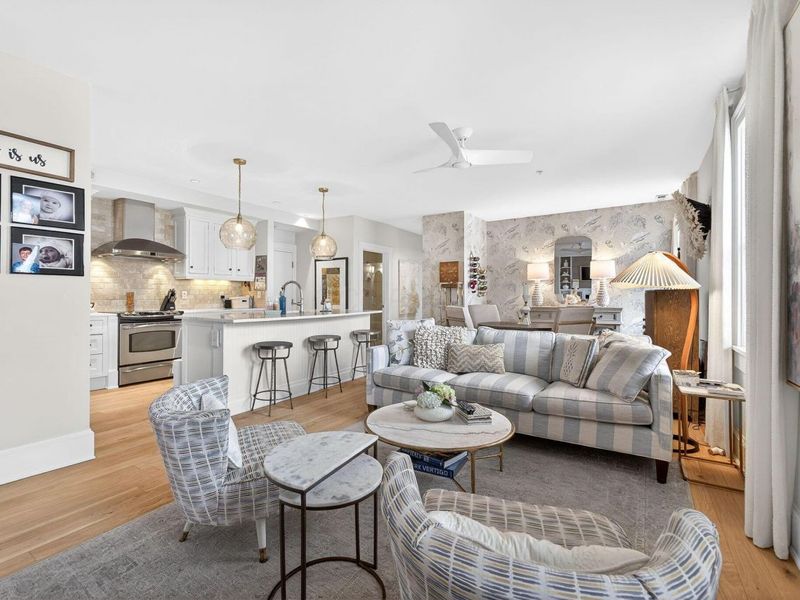 649 High Street , Unit 202, Worthington, OH 43085 Photo 2