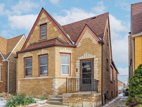2935 N Mango Avenue, Chicago, IL 60634