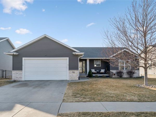 5946 Rock Ridge Dr, Marion, IA 52302