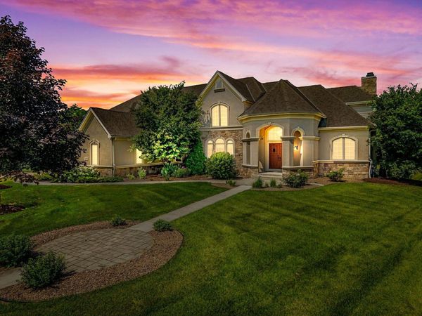 1252 Mary Hill Cir, Hartland, WI 53029