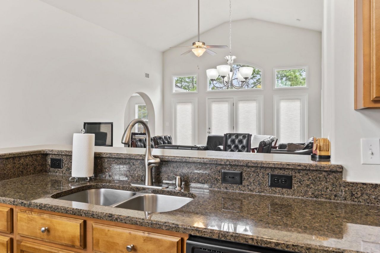 350 Southern Breezes Circle Photo 10