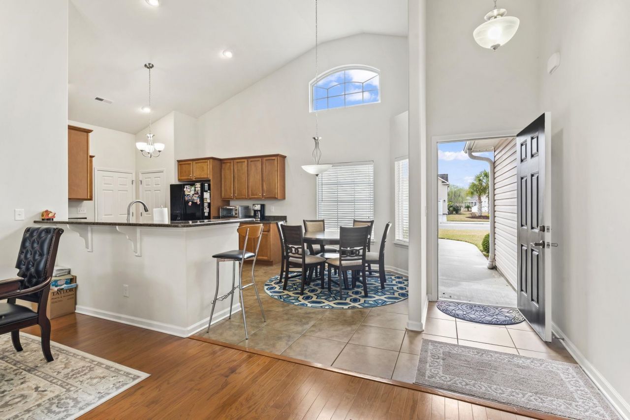 350 Southern Breezes Circle Photo 4