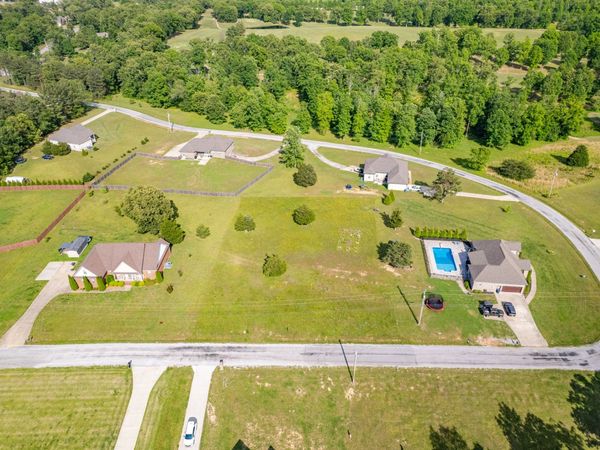 594 Double Eagle Dr, Summertown, TN 38483