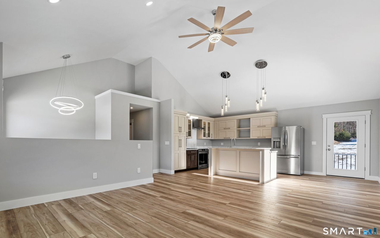 121 New, Thompson, CT 06277 Main Photo