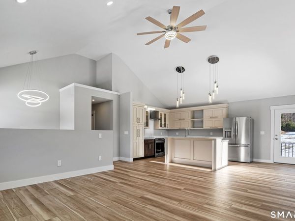 121 New, Thompson, CT 06277