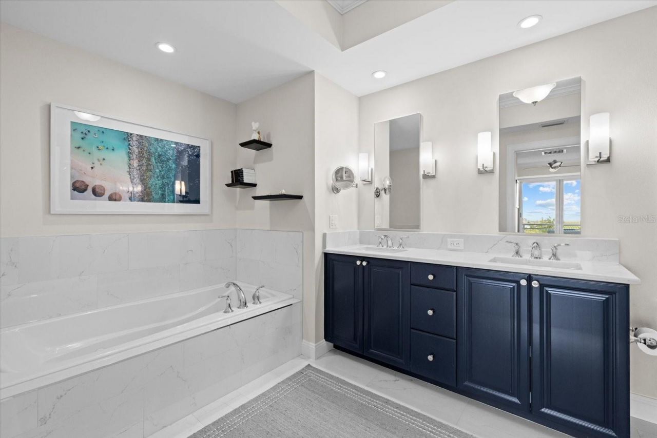 1660 Summerhouse Lane, Unit 402, Sarasota, FL 34242 Photo