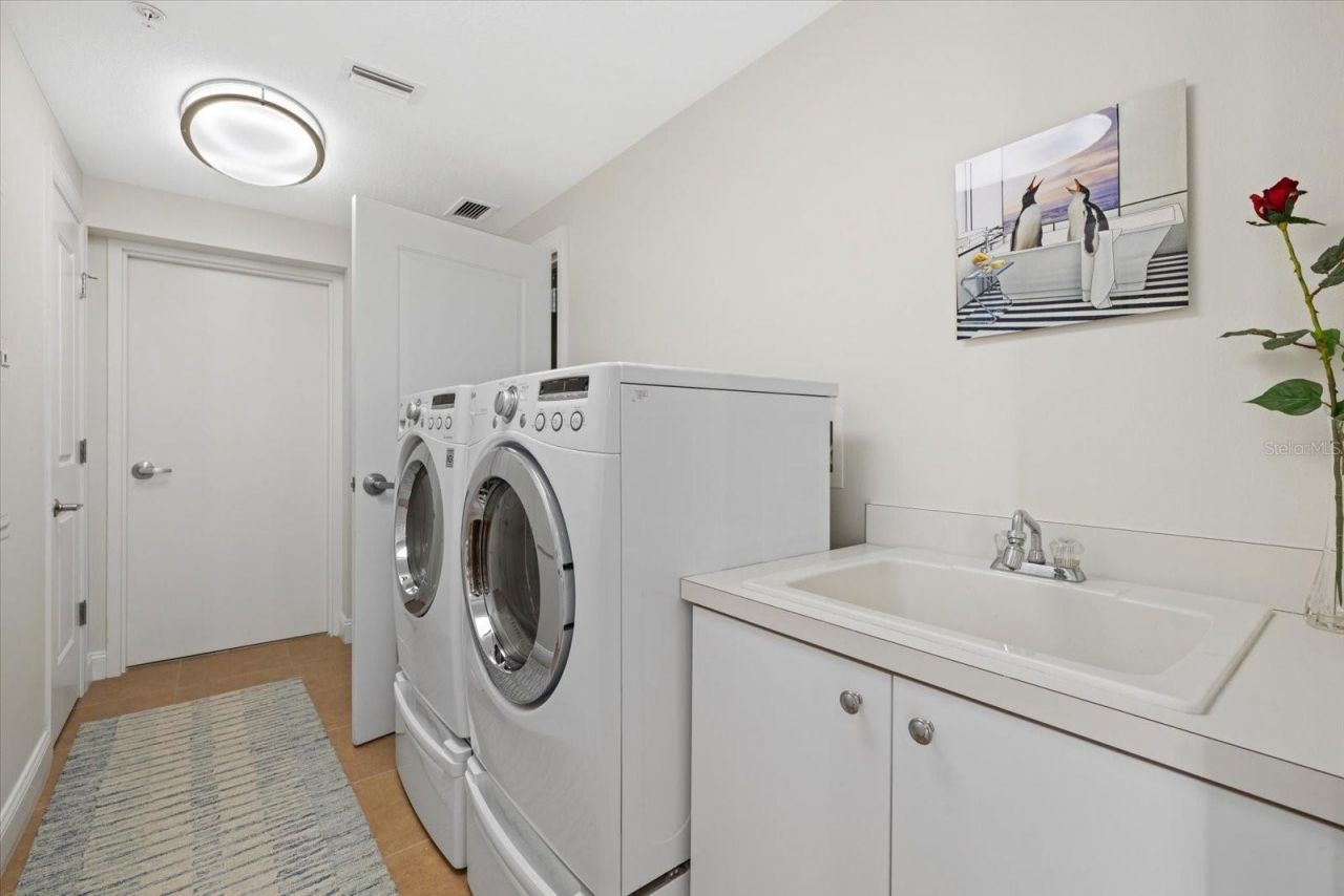 1660 Summerhouse Lane, Unit 402, Sarasota, FL 34242 Photo