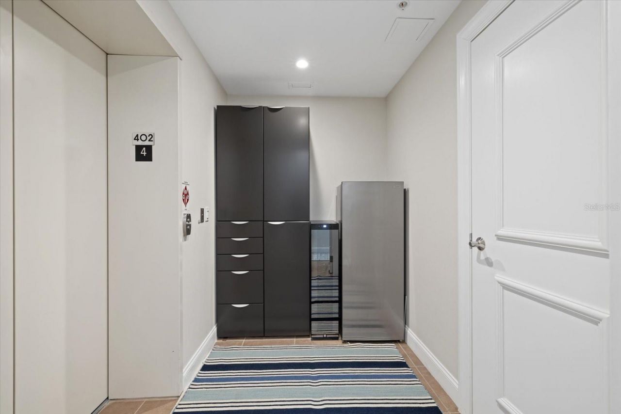 1660 Summerhouse Lane, Unit 402, Sarasota, FL 34242 Photo