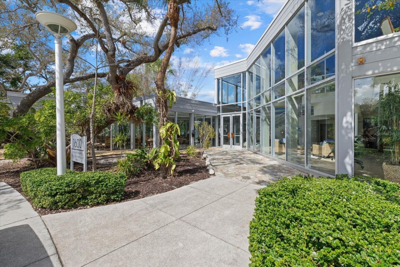 1660 Summerhouse Lane, Unit 402, Sarasota, FL 34242 Photo