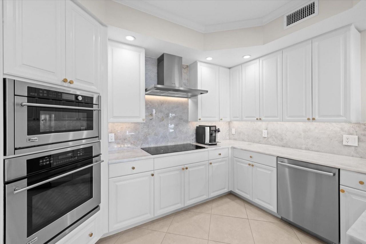 1660 Summerhouse Lane, Unit 402, Sarasota, FL 34242 Photo