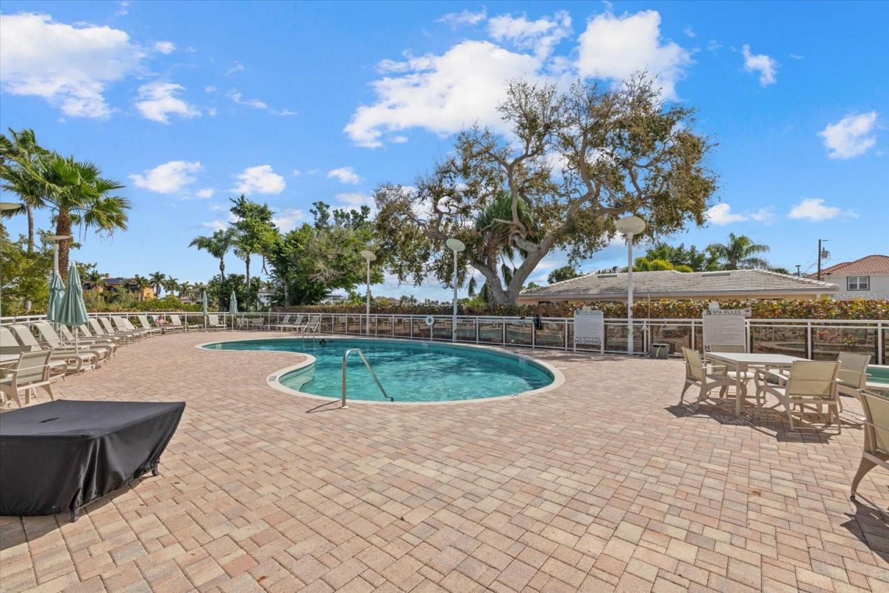 1660 Summerhouse Lane, Unit 402, Sarasota, FL 34242 Photo