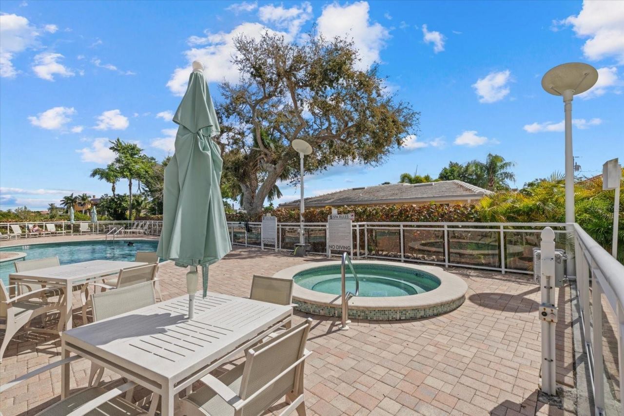1660 Summerhouse Lane, Unit 402, Sarasota, FL 34242 Photo