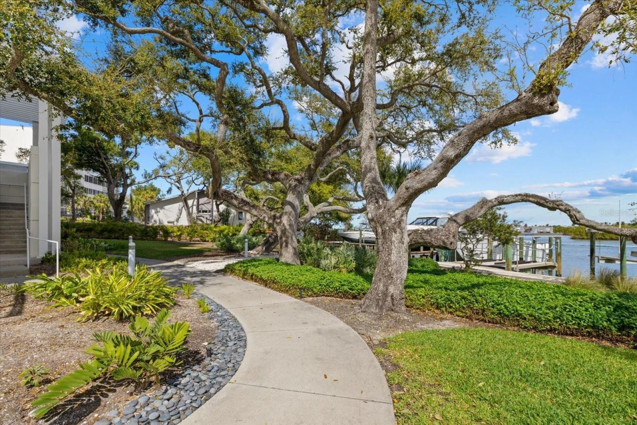 1660 Summerhouse Lane, Unit 402, Sarasota, FL 34242 Photo