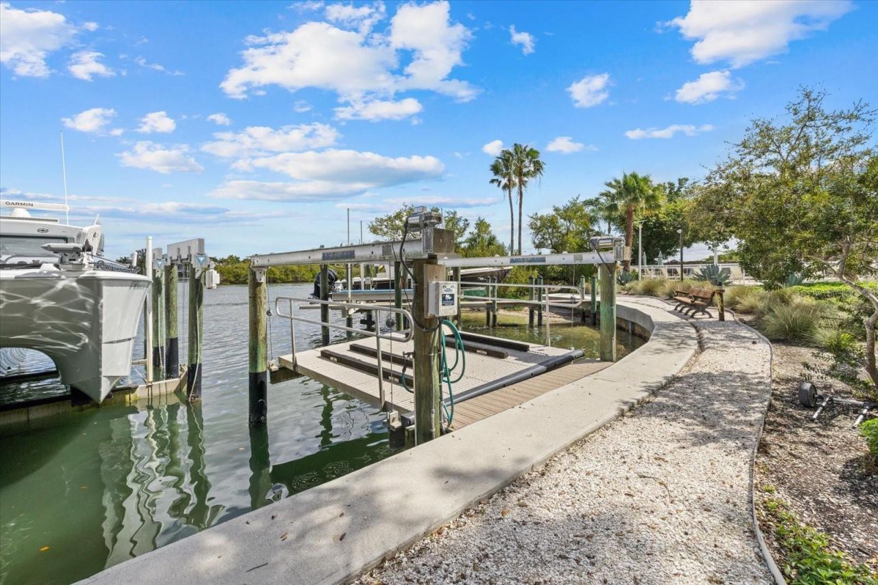 1660 Summerhouse Lane, Unit 402, Sarasota, FL 34242 Photo