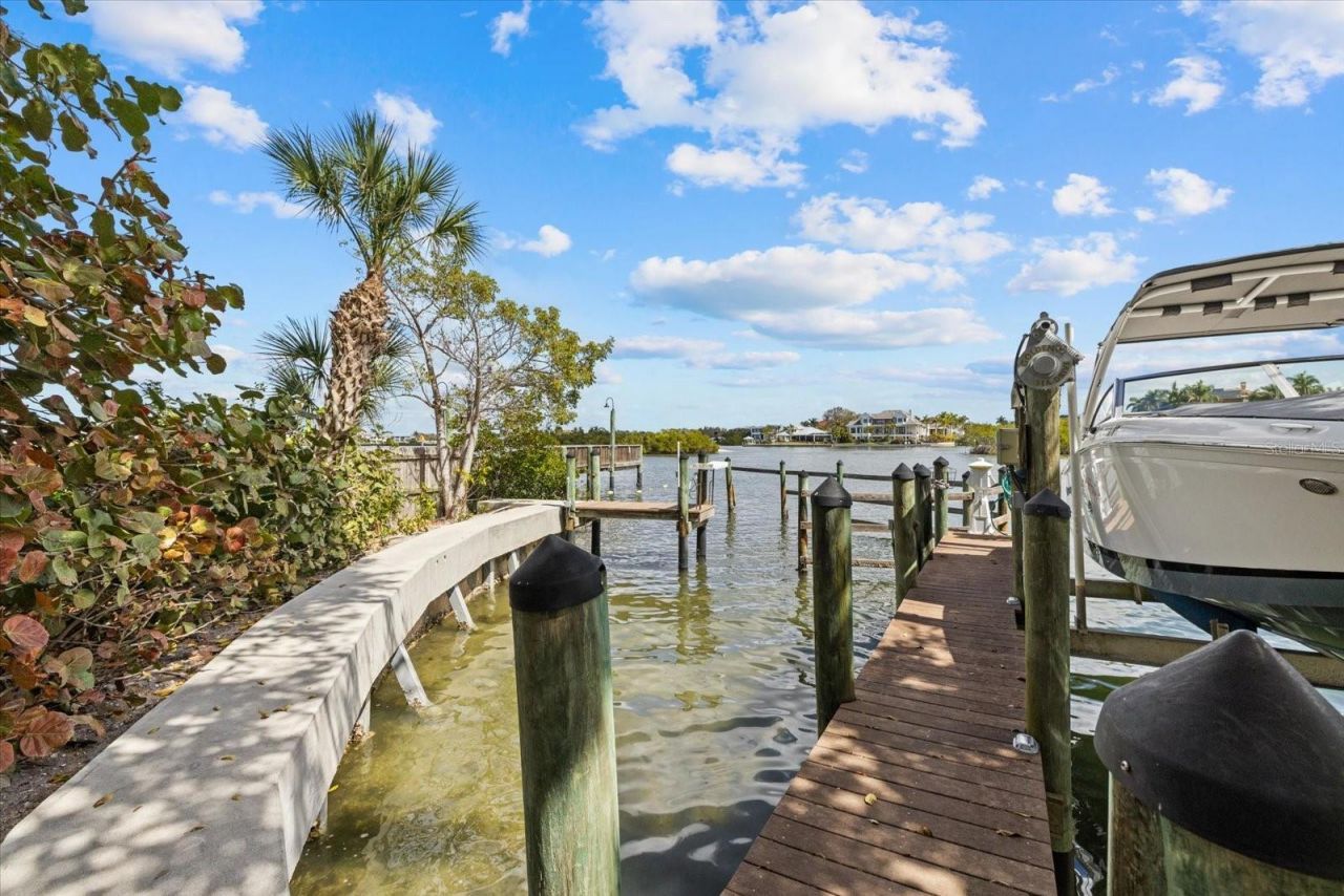 1660 Summerhouse Lane, Unit 402, Sarasota, FL 34242 Photo